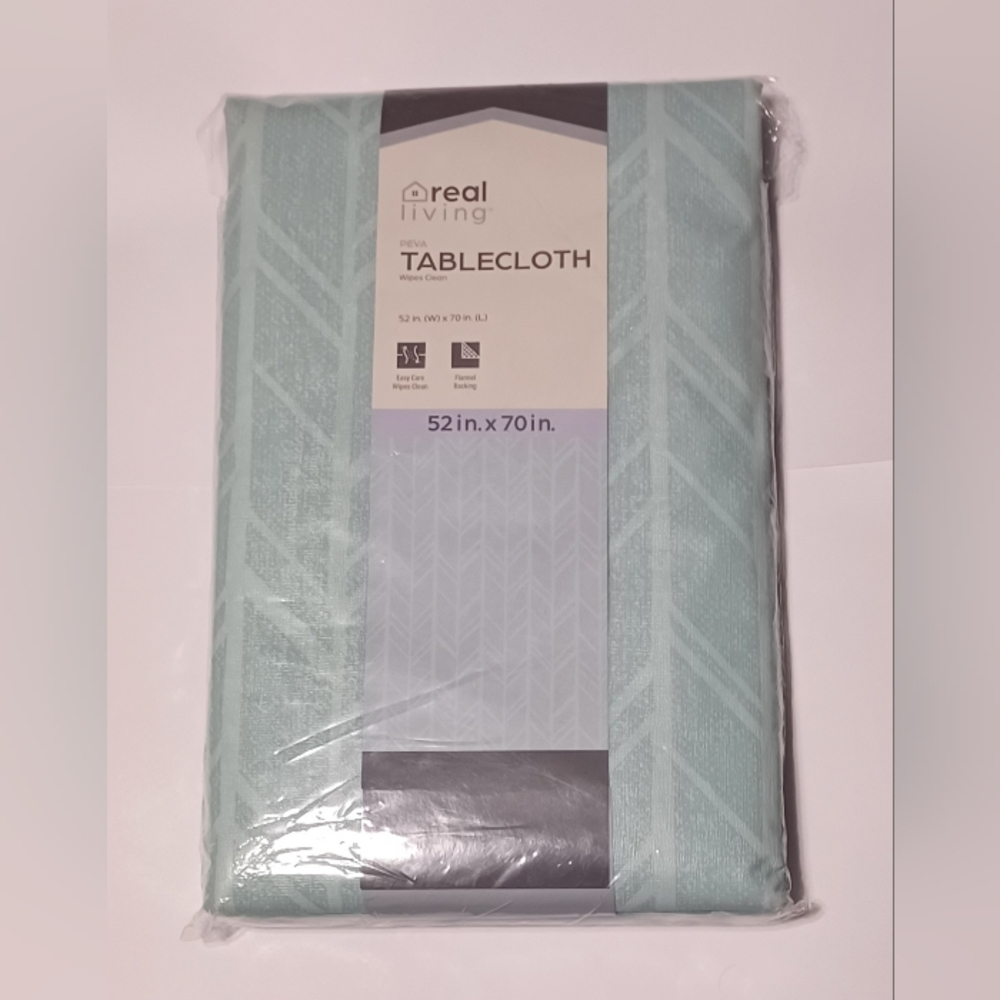 Tablecloth NWT Host Pick 52 in. x 70 in.
